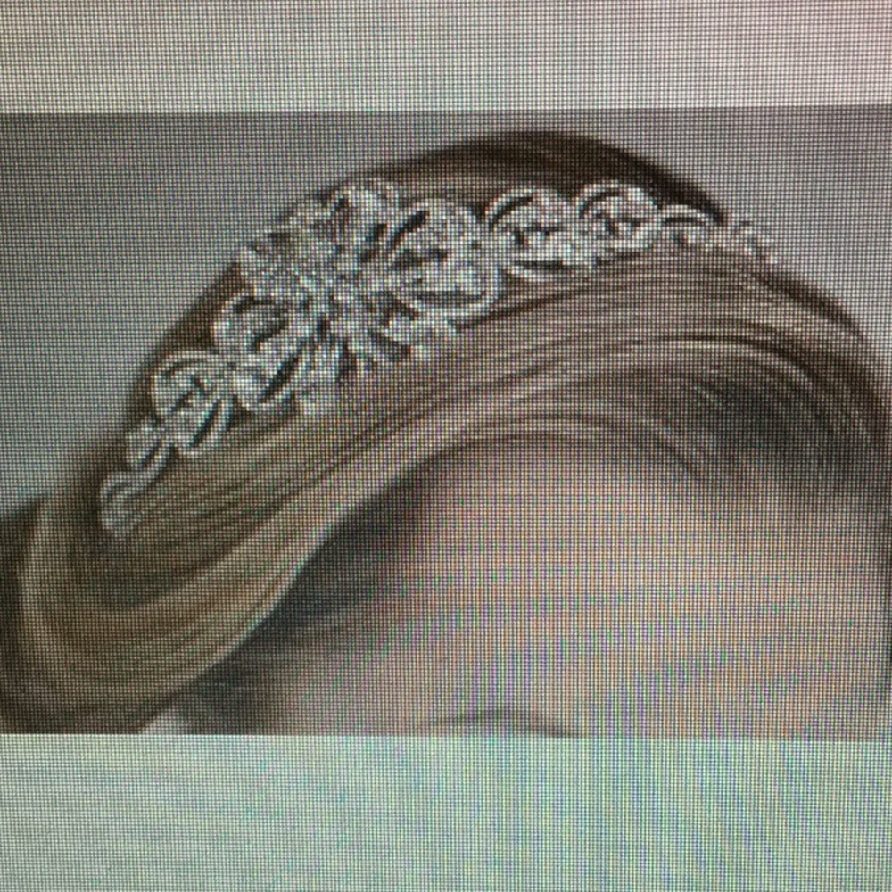 Rhinestone headband with flower to right side